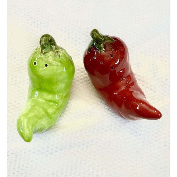 Certified International CIC La Vida Chili Pepper Figural Salt and Pepper Shakers - Picture 3 of 12
